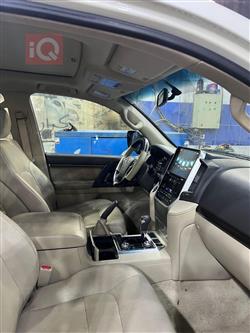 تۆیۆتا لاند کروزەر